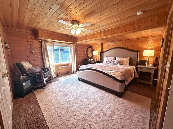3 bedrooms, desk, free WiFi, bed sheets