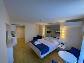 1 bedroom, WiFi, bed sheets - საუკეთესო აპარტამენტი ზღვასთან ყველაზე ახლოს (Batumi)