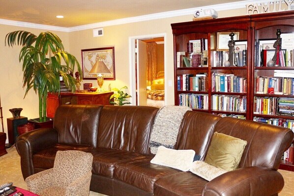 Shared Home, Los Angeles - Updated Price, Reviews & HD Photos | Hotels.com