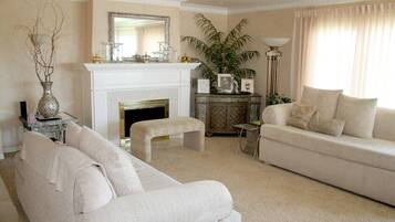 Design Double Room, Shared Bathroom (Two Twins or a) | Interior