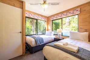 3 室のベッドルーム、アイロン / アイロン台、WiFi、ベッドシーツ