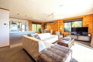 テレビ、書斎 / ワークスペース