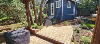 Cozy Tiny House Retreat - 4 Minutes from Village