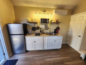 Fridge, microwave, stovetop, coffee/tea maker