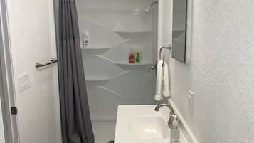 House, Private Bathroom (Jacob's Well) | Bathroom