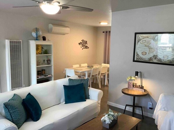 House, Private Bathroom (House of Favor) | Lounge - House of Favor (Redding)