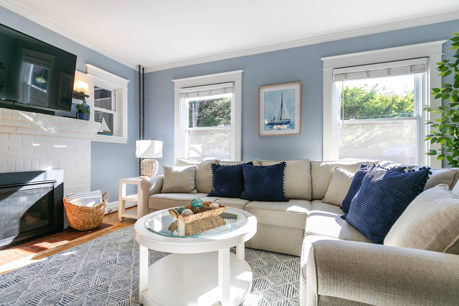 Stay in USNA-themed dog-friendly home steps from Navy Stadium