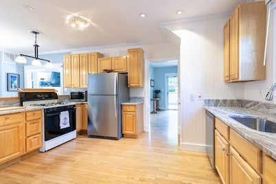 USNA Home Steps to Stadium Dog-Friendly w Parking