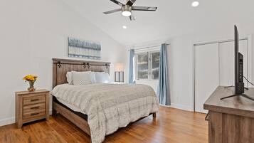 2 chambres, bureau, fer et planche à repasser, lit parapluie