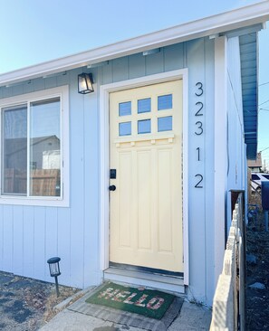 Exterior detail - Hold My Halo Hideaway- Downtown Walk to Bars, Restaurants, Concerts, & Shopping! (Redmond)