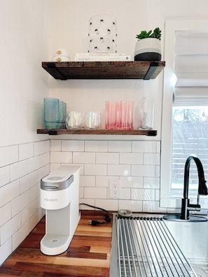 Fridge, microwave, oven, stovetop - Hold My Halo Hideaway- Downtown Walk to Bars, Restaurants, Concerts, & Shopping! (Redmond)