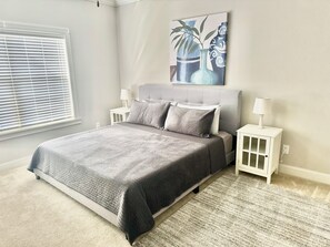 3 habitaciones, tabla de planchar con plancha, wifi y ropa de cama 