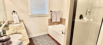 South Huntsville Retreat 3 bath 2 1/2 bath