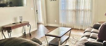 South Huntsville Retreat 3 bath 2 1/2 bath