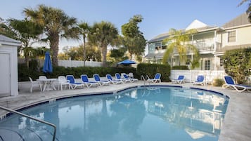 Een verwarmd zwembad