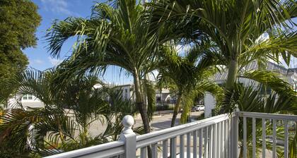 Beach Paradise in the Keys! Location! Location! 2 Blocks to Duval St