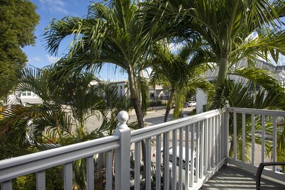 Beach Paradise in the Keys! Location! Location! 2 Blocks to Duval St