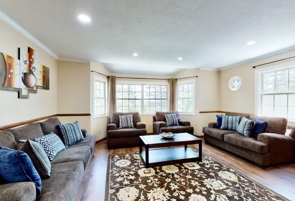 Spacious, Family-Friendly Cabin/w Fireplace, Pool Table in Lake Arrowhead