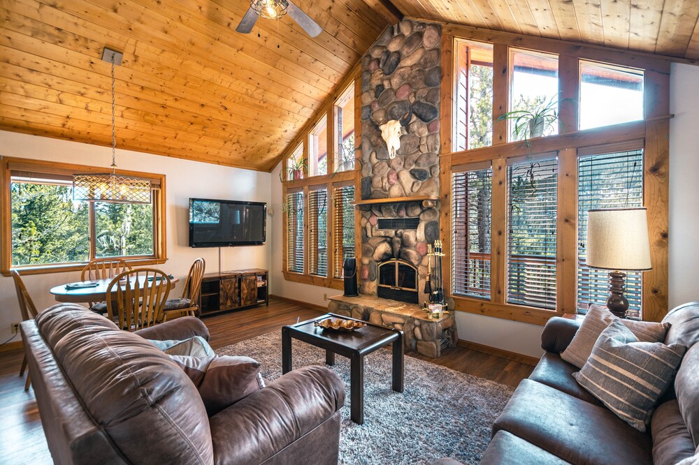 NEW!! The Winterland Chalet with Barrel Sauna