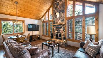 Smart TV, fireplace, books, stereo