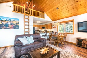 Smart TV, fireplace, books, stereo