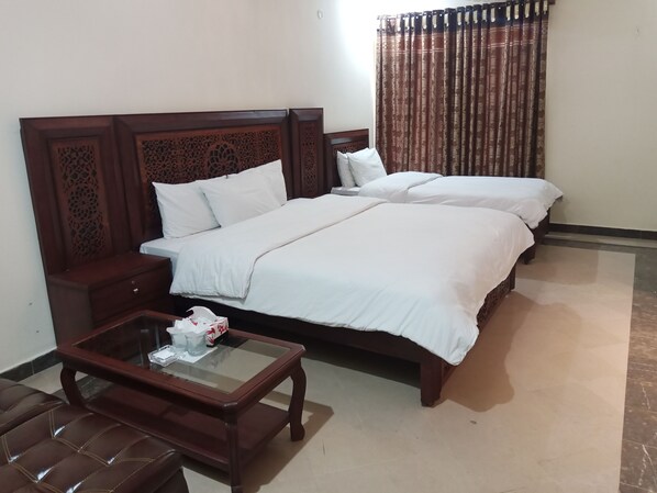 Twin Room | Laptop workspace, free WiFi - Avari Lodge Guest House (Islamabad)