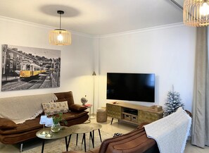 Smart TV, books, music library, stereo