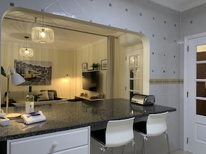 Fridge, microwave, oven, stovetop - Beautiful charming flat, beautiful terrace facing the sea. Exceptional location (Albufeira)