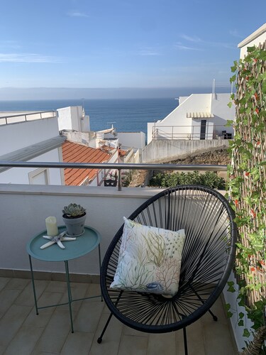 Beautiful charming flat, beautiful terrace facing the sea. Exceptional location