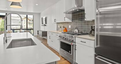 Urban Luxury - Rooftop Patio w/ Hot Tub - Perfect for 2 Families at Competitive Rates