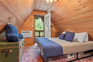 1 bedroom, desk, WiFi, bed sheets