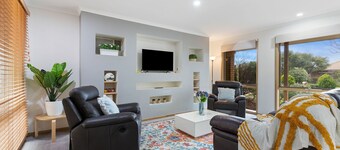 Woodgrove Penthouse  - 36 min drive to MEL airport