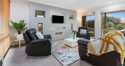 Woodgrove Penthouse - 36 min drive to MEL airport