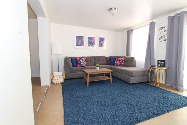 Smart TV - Fenced with Private Park / Central / 3 BR 2 BA (Tucson)