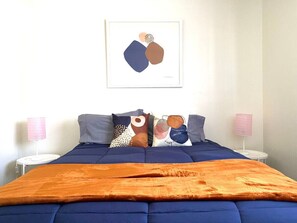 3 bedrooms, desk, iron/ironing board, travel crib - Fenced with Private Park / Central / 3 BR 2 BA (Tucson)