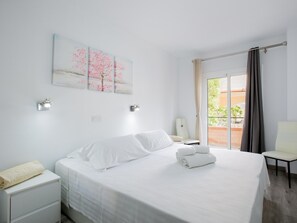 1 bedroom, iron/ironing board, bed sheets - 412 YUCCA PARK Second Line to Beach (Costa Adeje)