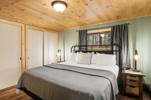 3 bedrooms, iron/ironing board, internet, bed sheets