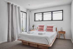 4 bedrooms, desk, iron/ironing board, free WiFi