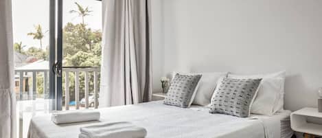 4 bedrooms, desk, iron/ironing board, free WiFi