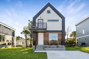 Exterior - Luxury Riverside Home, Steps to Historic District & Parking (St. Augustine)