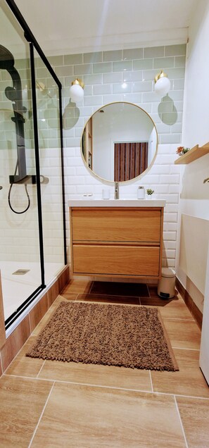 淋浴設備、風筒、提供毛巾、番梘