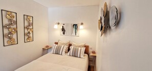 2 bedrooms, iron/ironing board, travel cot, free WiFi