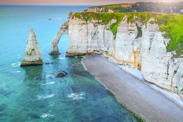Beach nearby, sun loungers