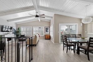 Interior - Beach House just Steps 2 the Sand + Boogie Board, Umbrella, Chairs and Dogs too! (Ventura)
