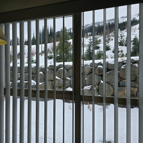 Apex Inn 223 sleeps 5. Ski in/Ski out. Steps to Apex Resort Village