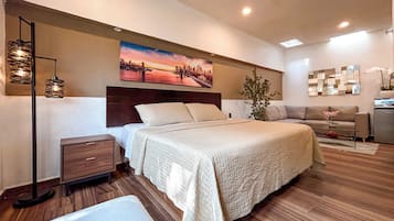 Deluxe Room | 1 bedroom, premium bedding, down duvets, desk