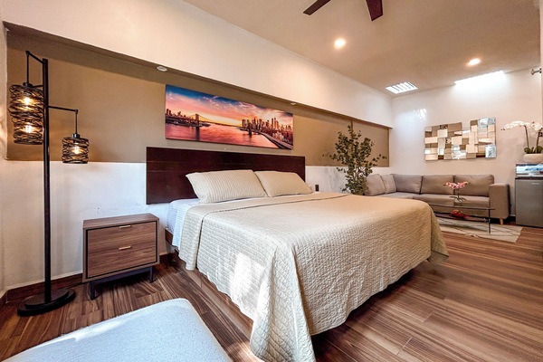 Quarto luxo | Roupas de cama premium, edredons de pluma, escrivaninha