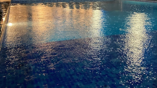 حمّام سباحة خارجي