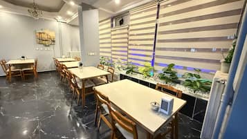 Televisión LCD 32 pulgadas con canales de televisión vía satélite