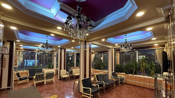 A spacious salon with marble floors, multiple seating areas, and large windows. - Otel Büyük Doğu  (Erzurum)